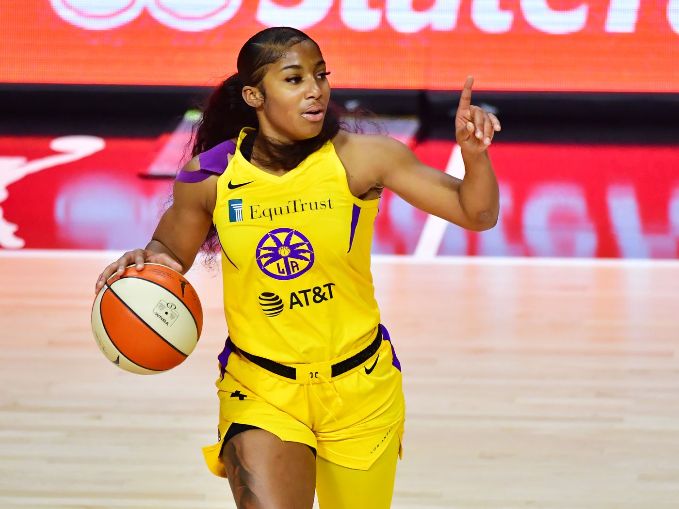 Queen Earns Spot on Los Angeles Lakers' 2021-22 Training Camp Roster - New  Mexico State University Athletics
